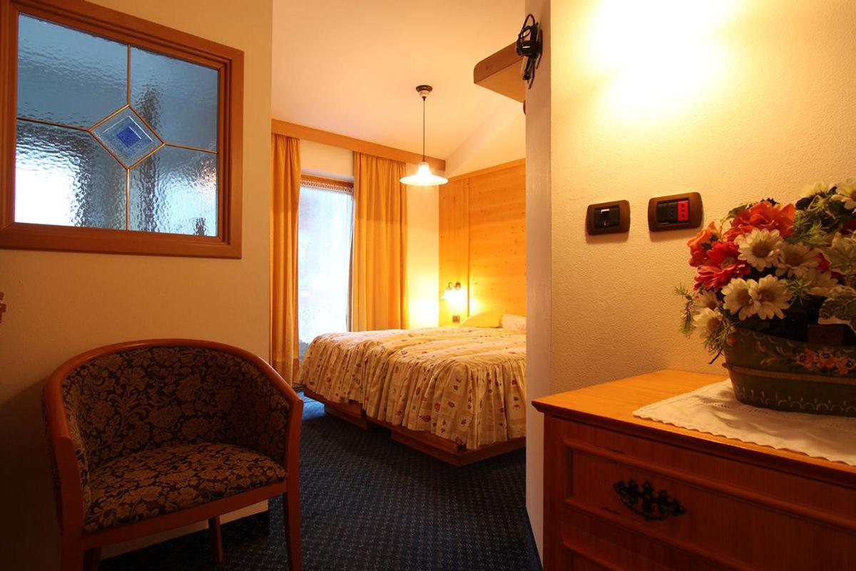 Hotel Al Lago Soraga di Fassa Exterior foto